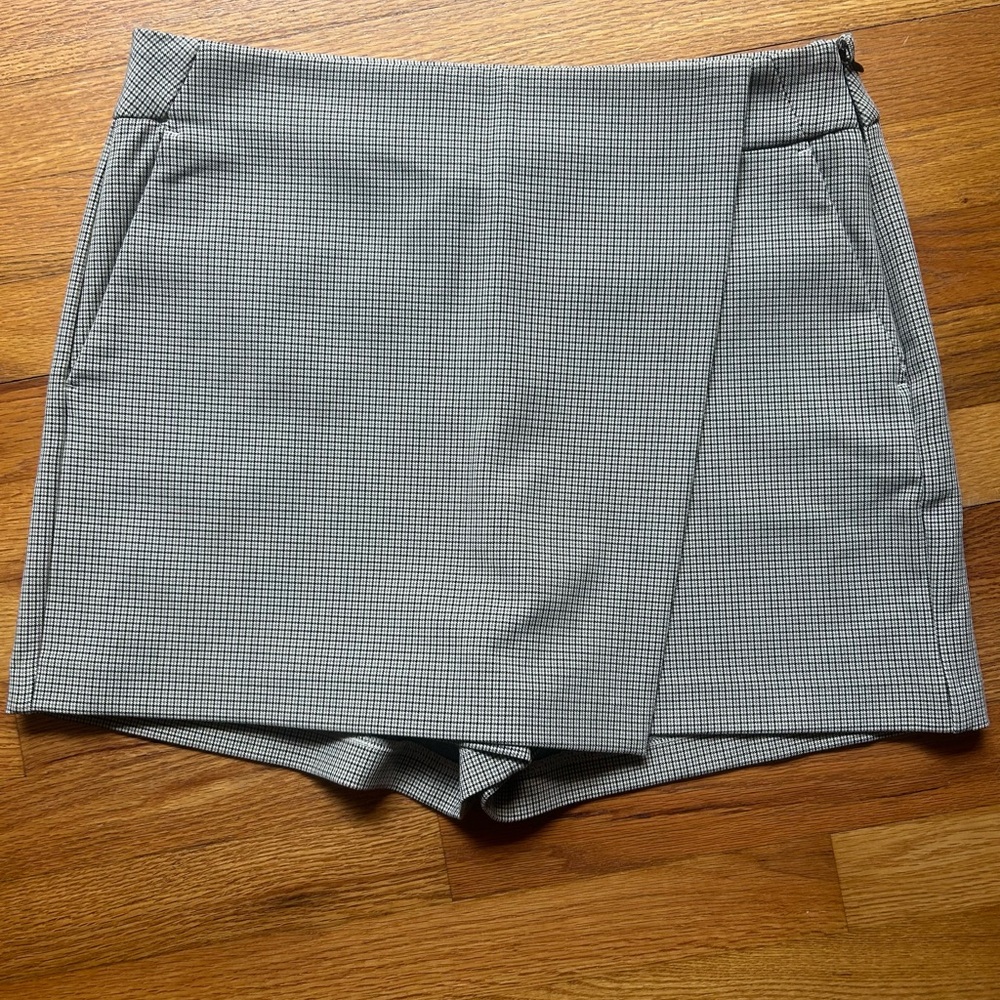 House of Harlow 1960 Gray Checkered Skort